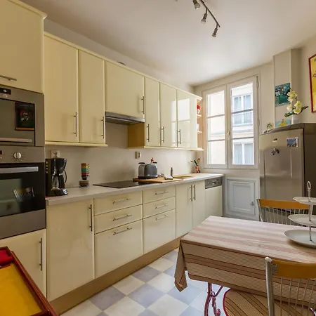 Apartment Veeve - Footsteps From The Tuileries *